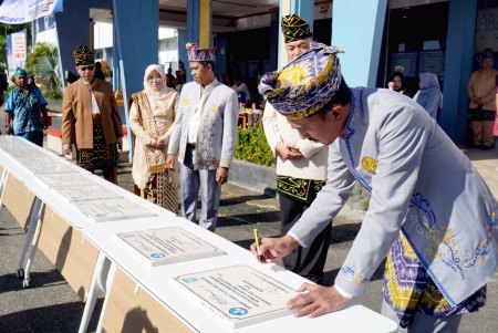 PENANDATANGANAN SARPRAS PENDIDIKAN