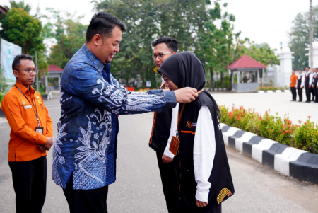 PENGALUNGAN TANDA PENGENAL PETUGAS SENSUS