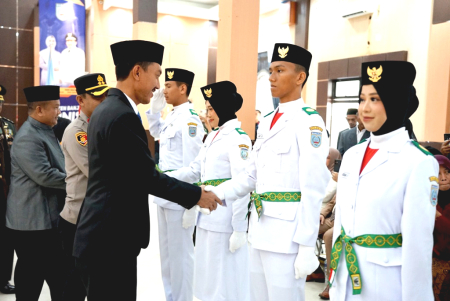 PENGUKUHAN ANGGOTA PASKIBRAKA