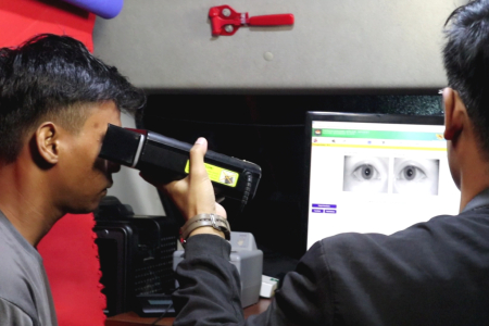 REKAM RETINA MATA DI MOBIL PELANDUK