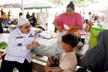 DIALOG DENGAN PEDAGANG DAN WARGA