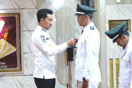 PASANG LENCANA TANDA JABATAN