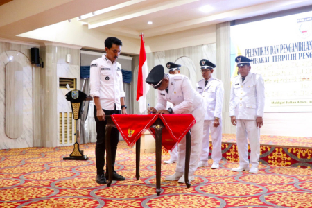 PENANDATANGANAN BERITA ACARA PELANTIKAN PAMBAKAL