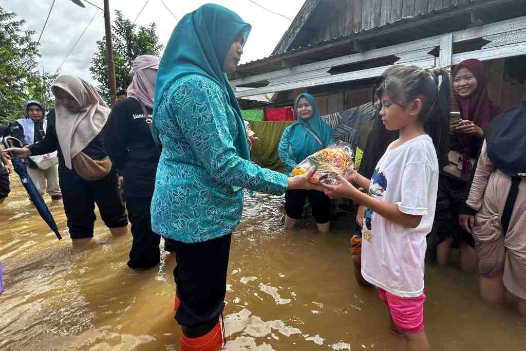 MAKANAN UNTUK ANAK KORBAN BANJIR