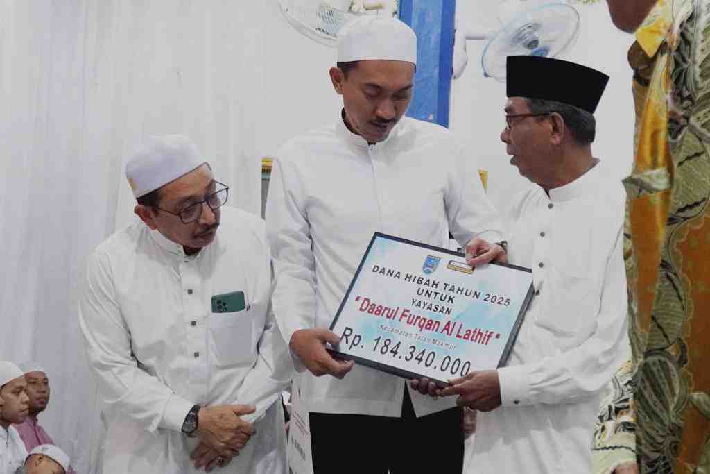 PENYERAHAN BANTUAN HIBAH BIDANG KEAGAMAAN