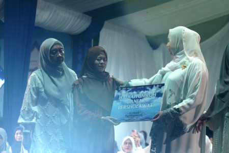 PENYERAHAN HADIAH UMRAH GRATIS
