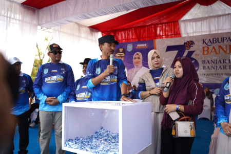 PENYERAHAN PAKET HADIAH UMRAH
