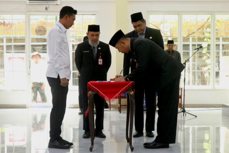 PENANDATANGANAN BERITA ACARA PELANTIKAN