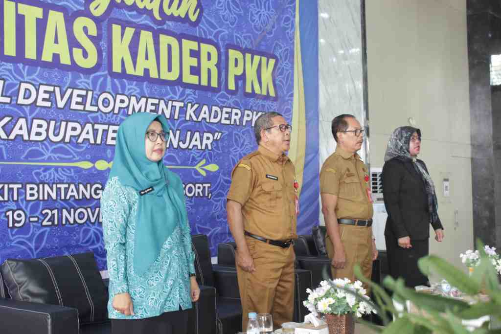 NYANYIKAN MARS PKK