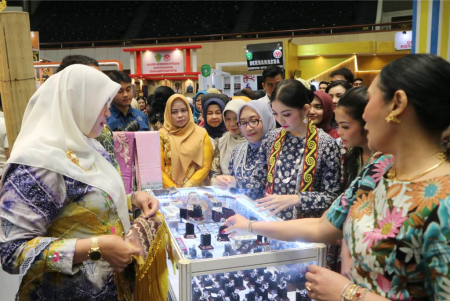 LIHAT CINCIN BERLIAN