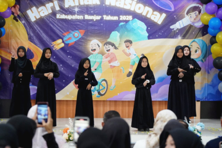PERAGAAN MENGGUNAKAN BAHASA ISYARAT