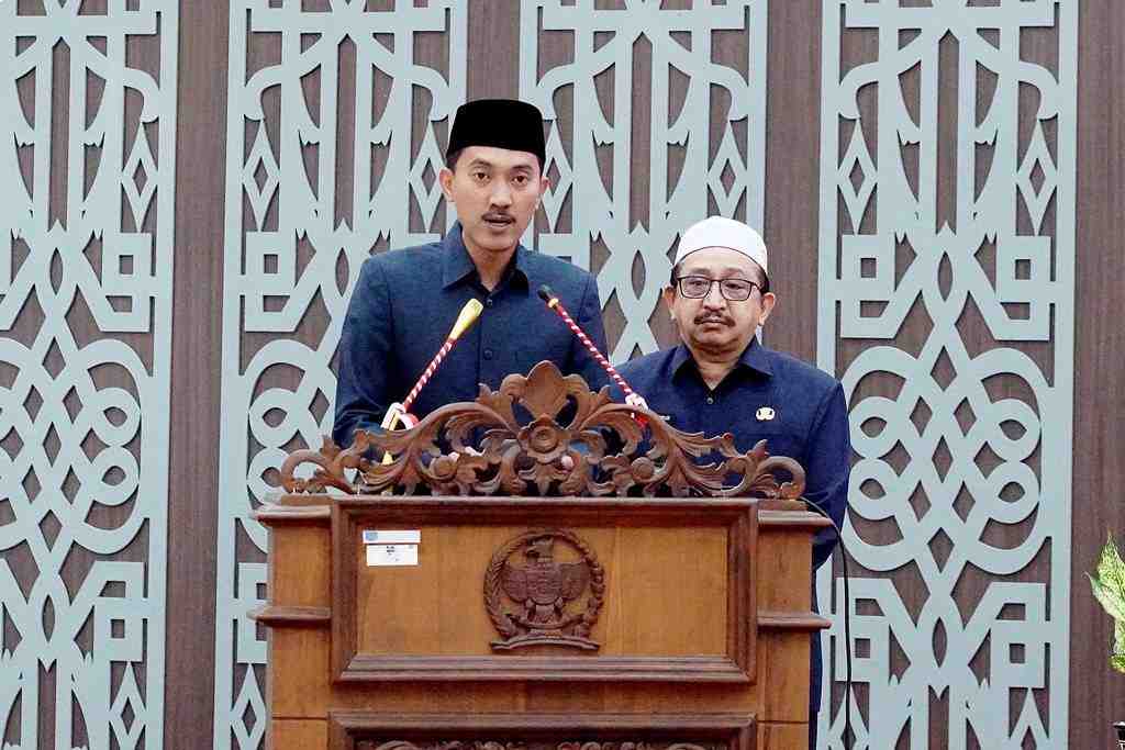 RAPAT PARIPURNA DPRD KAB BANJAR