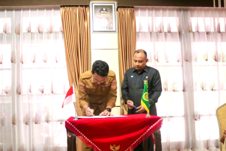 PENANDATANGANAN LAYANAN PENCATATAN PERUBAHAN NAMA
