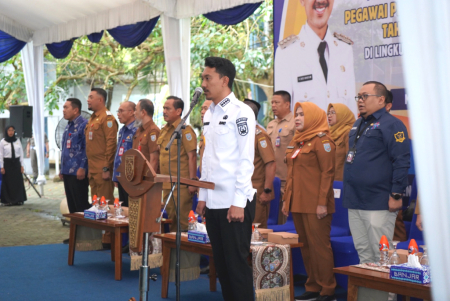NYANYIKAN LAGU INDONESIA RAYA
