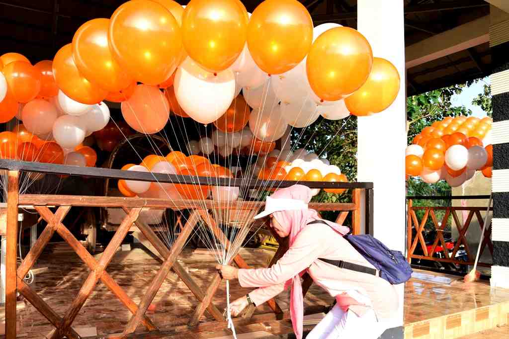 AMBIL BALON UDARA
