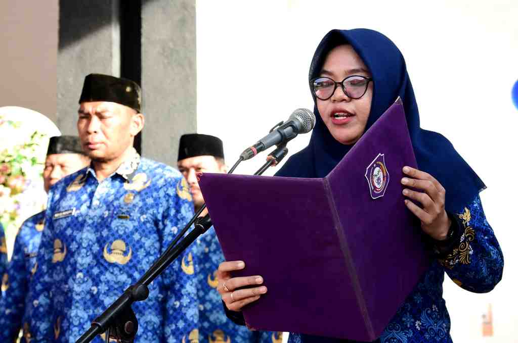 BACA PEMBUKAAN UUD 1945