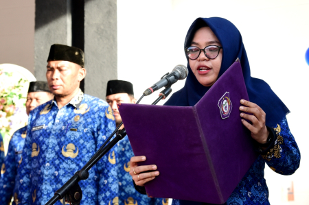 BACA PEMBUKAAN UUD 1945