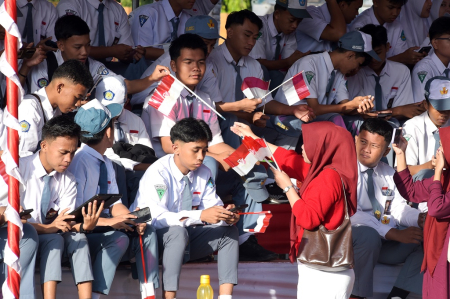 BERI BENDERA KECIL