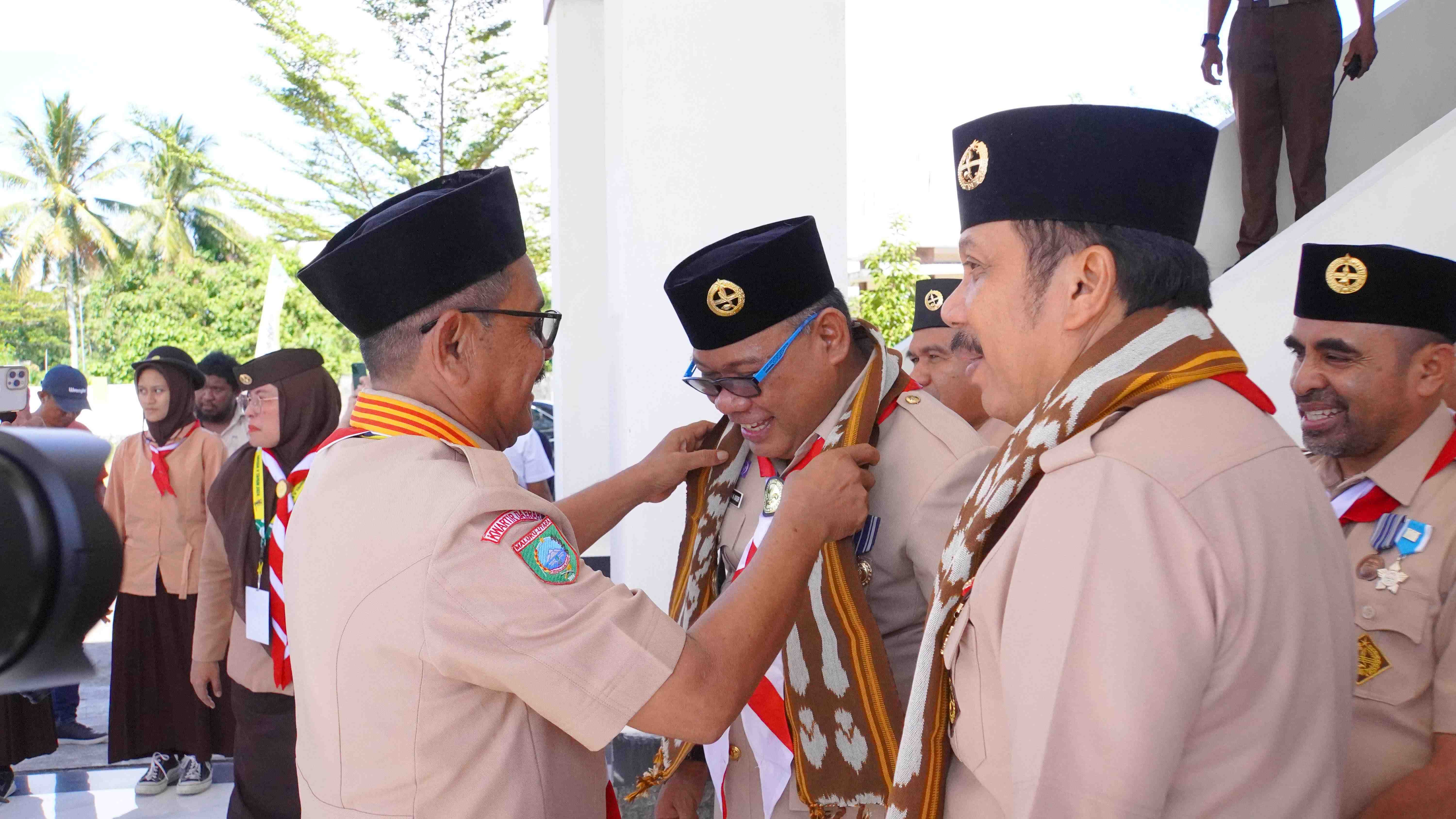 PENGALUNGAN KAIN TENUN TIDORE
