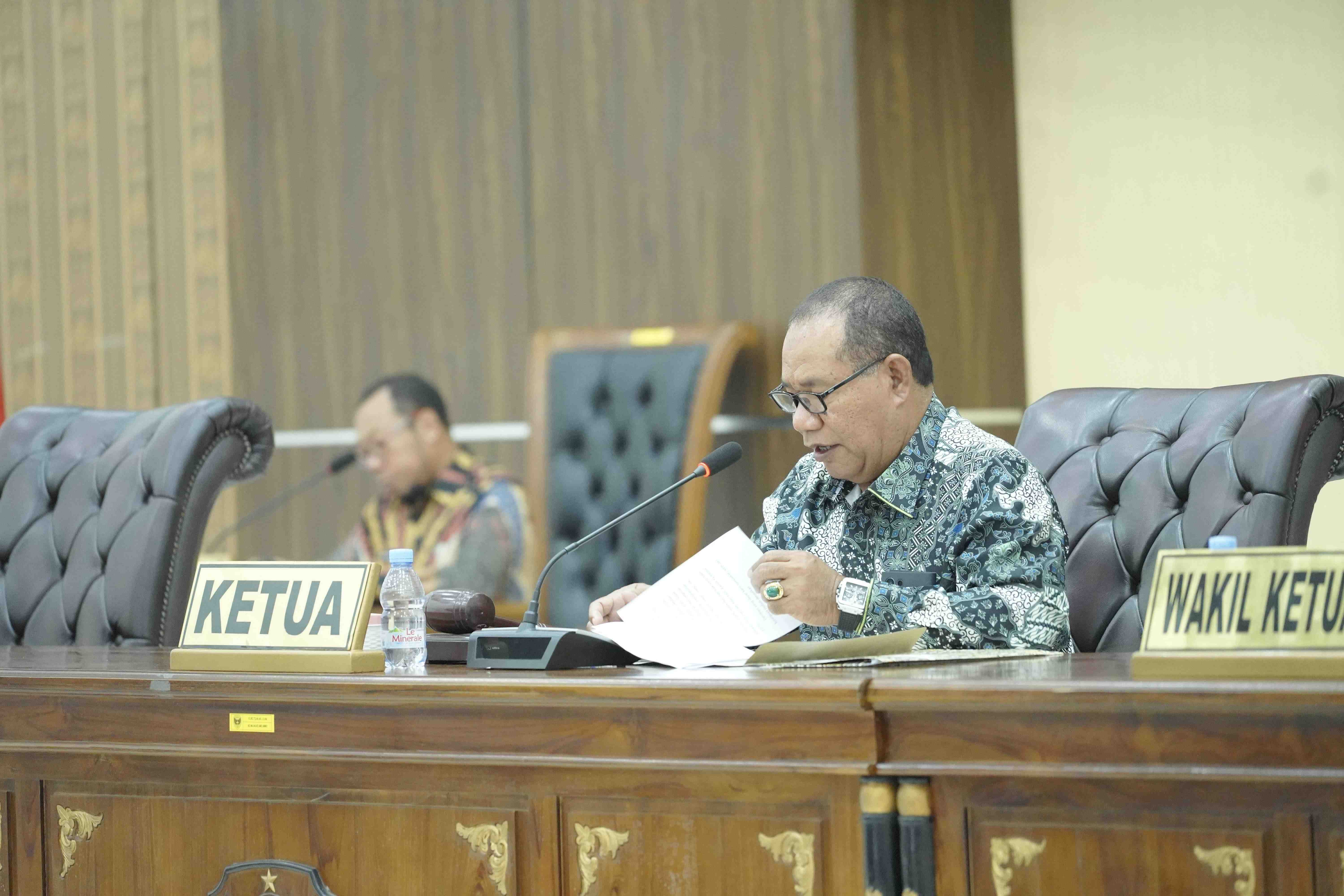 RAPAT PARIPURNA DPRD TIDORE