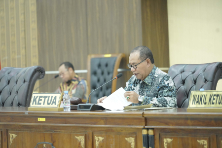 RAPAT PARIPURNA DPRD TIDORE