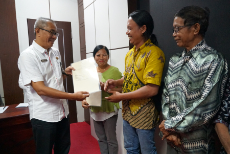 SERAHKAN SERTIFIKAT HAK ATAS TANAH