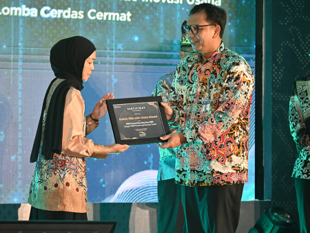 SERAHKAN SERTIFIKAT PENGHARGAAN UMKM