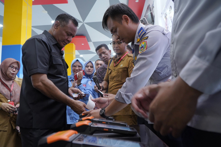 PENGGUNAAN E-MONEY SEBAGAI TRANSAKSI