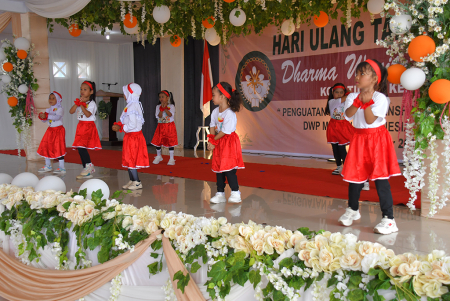 TARI POTONG BEBEK ANGSA