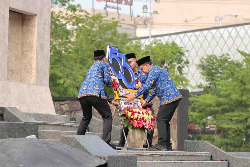 LETAKKAN KARANGAN BUNGA