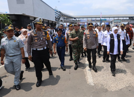 PANTAU ARUS MUDIK DI BANYUWANGI