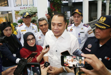 BERIKAN KETERANGAN PERS