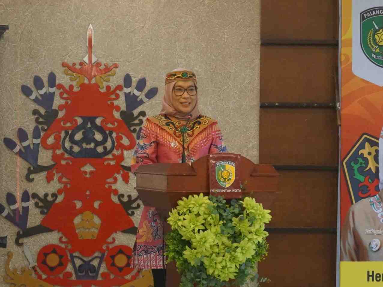 HASUPA HANSUNDAU DAMANG KEPALA ADAT DI PALANGKA RAYA