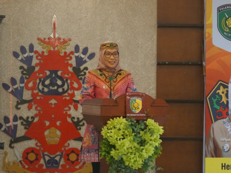 HASUPA HANSUNDAU DAMANG KEPALA ADAT DI PALANGKA RAYA