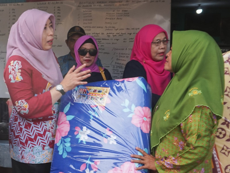 SERAHKAN BANTUAN KORBAN BENCANA KEBAKARAN