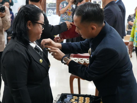SEMATKAN SATYALANCANA KARYA SATYA