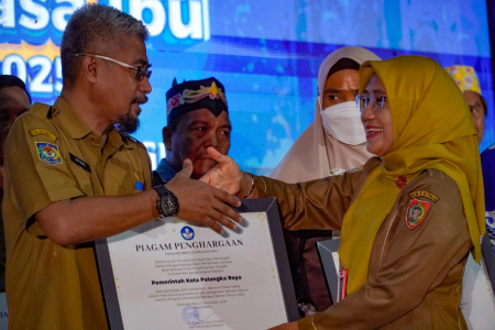 PENGHARGAAN REVITALISASI BAHASA DAERAH