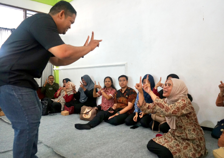 KELAS BAHASA ISYARAT INDONESIA