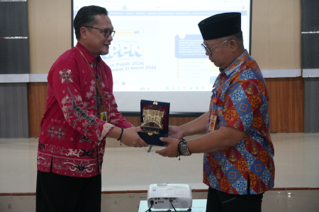 SERAHKAN CENDERA MATA