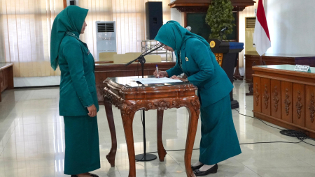 PENANDATANGANAN PELANTIKAN KETUA PKK KECAMATAN