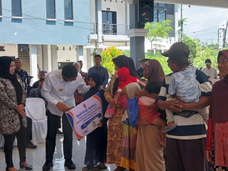 SERAHKAN BANSOS UNTUK ANAK YATIM