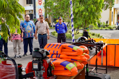 PERIKSA SARPRAS PEMADAMAN KARHUTLA