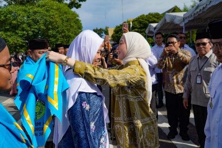 PASANGKAN SYAL JEMAAH HAJI