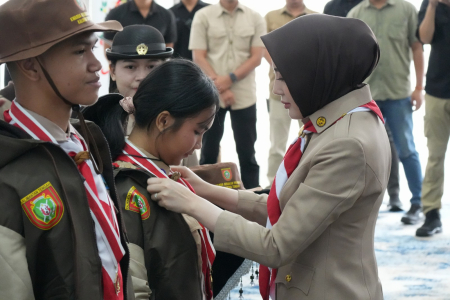 PASANGKAN ROMPI KWARDA GERAKAN PRAMUKA KALTENG