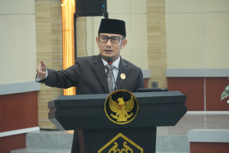 BEKERJA MAKSIMAL MELAYANI MASYARAKAT