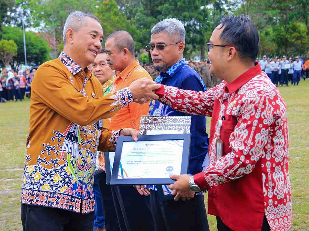 SERAHKAN PIAGAM KEPATUHAN PELAYANAN PUBLIK
