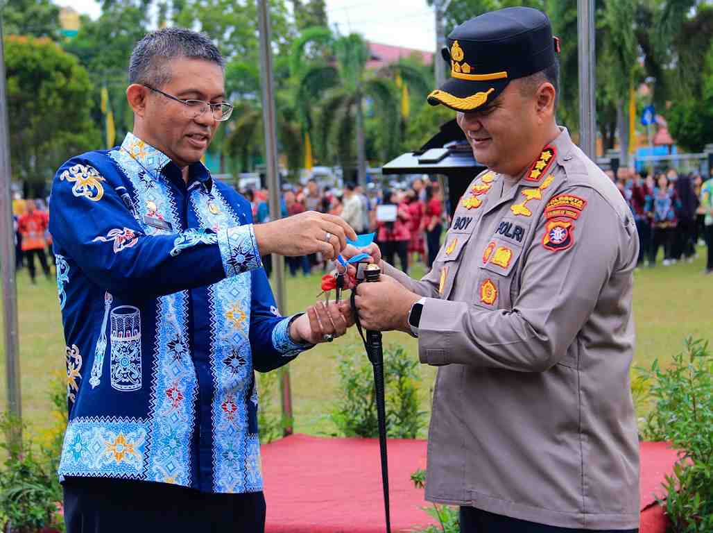 SERAHKAN HIBAH KENDARAAN OPERASIONAL