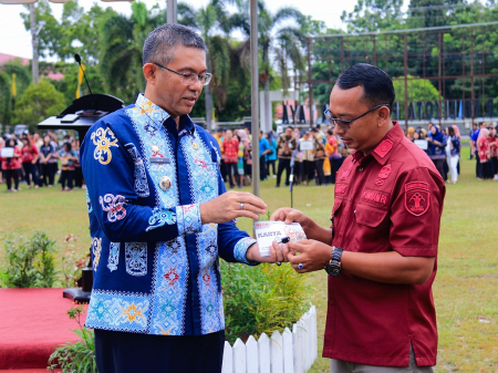 SERAHKAN HIBAH KENDARAAN OPERASIONAL