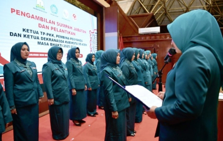 TP PKK KABUPATEN KOTA DILANTIK DI PENDOPO
