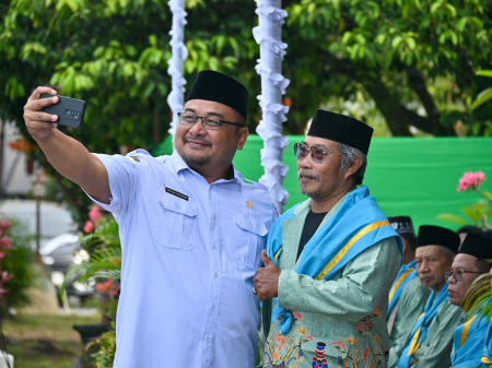 SWAFOTO DENGAN CALON JEMAAH HAJI